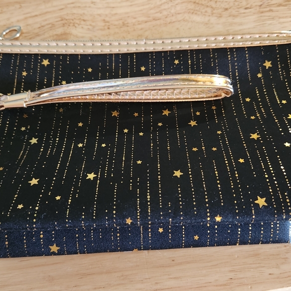 Make up case w/ free gift - Picture 2 of 9